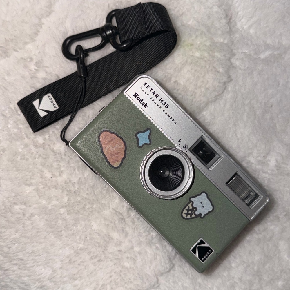 Kodak half frame film camera EKTAR H35 + kodak 4078 ultramax film rolls